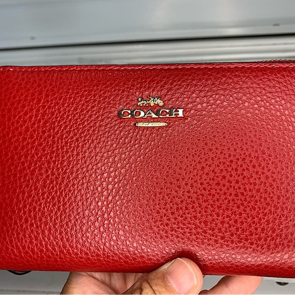 COACH Medium ID Zip wallet 1941 Red